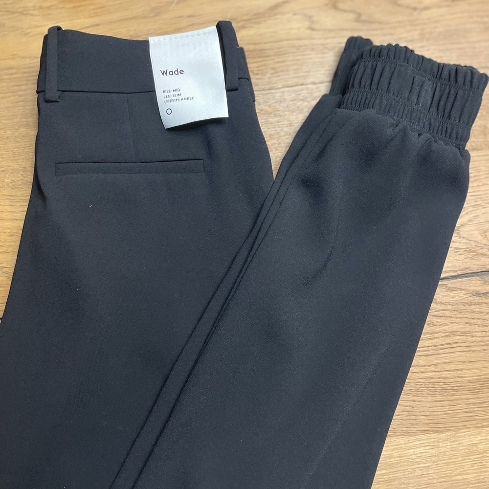 Babaton • Jogger Dress Pants • Black •